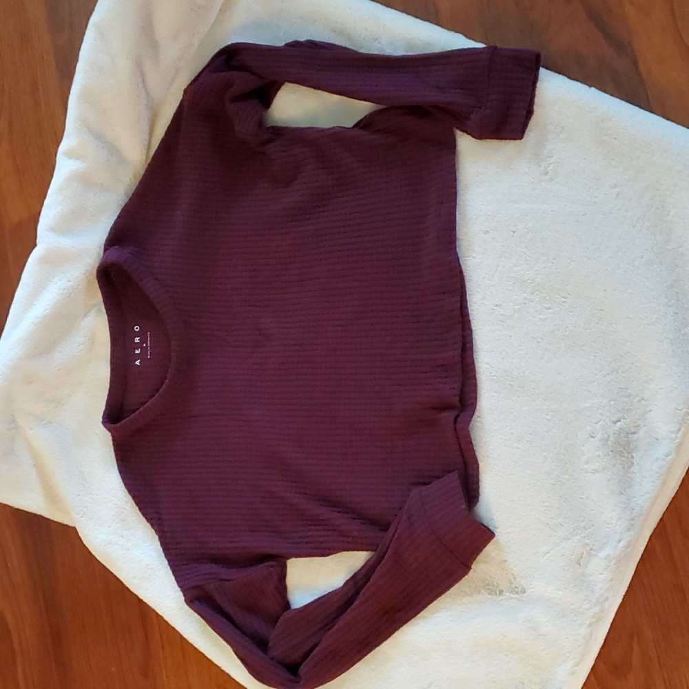 Aero light-weight sweater, size medium